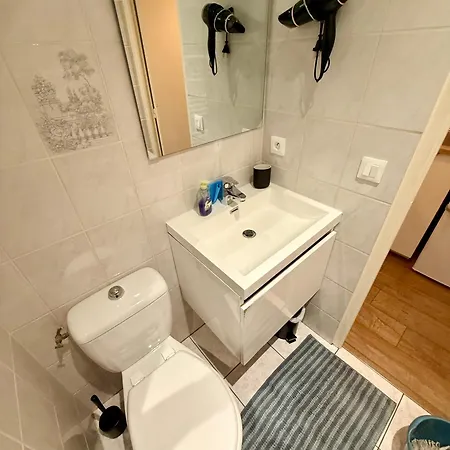 Alize Studio Cosy Dans Residence Privee Avec Patio A Proximite Apartment