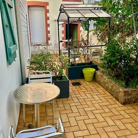 Alize Cosy Dans Privee Avec Patio A Proximite Appartement